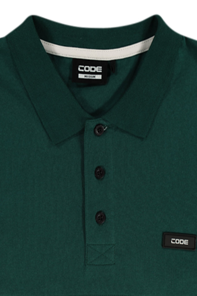 Close-Up View: Comfortable cotton fabric that drapes nicely on the body.