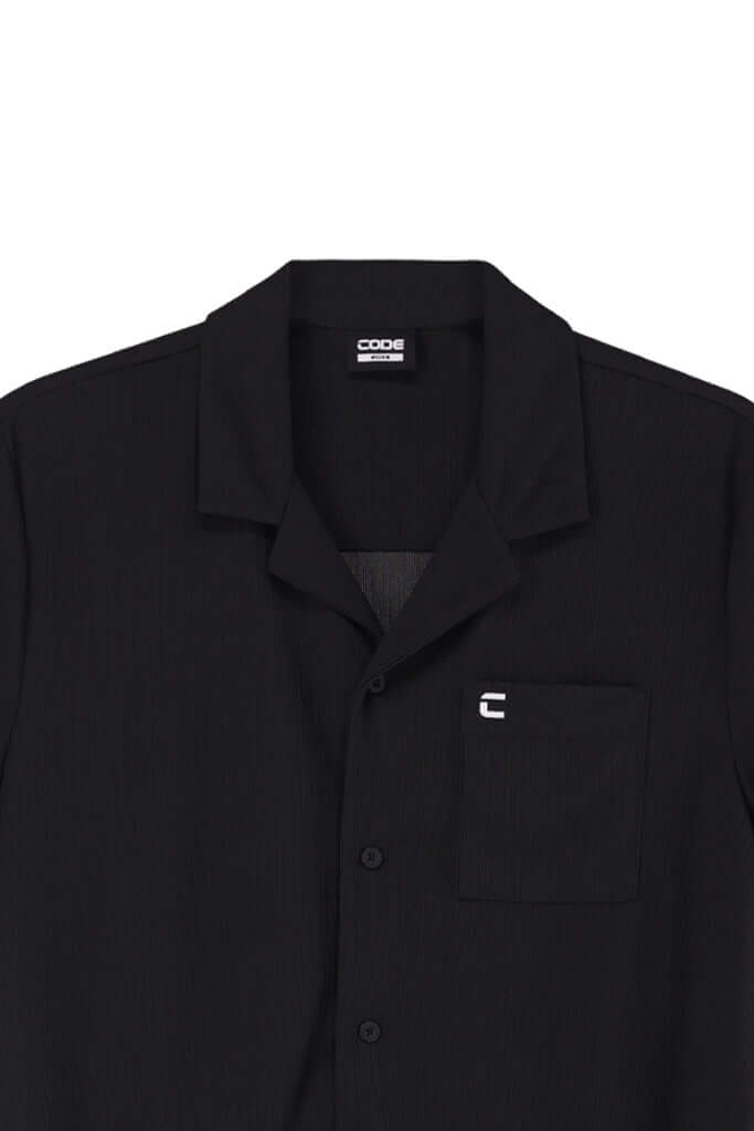 WAFFLE KNIT SHIRT in black, featuring short sleeves and clean branded details for a laid-back smart-casual look.